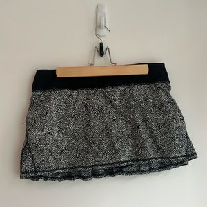 Lululemon Pace Setter Tennis Skirt/Skort in Black and white floral print